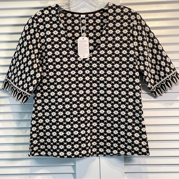 Black & White Embroidered Eyelet Top Casual Summer Boho Style Womens Size Medium - Picture 1 of 7